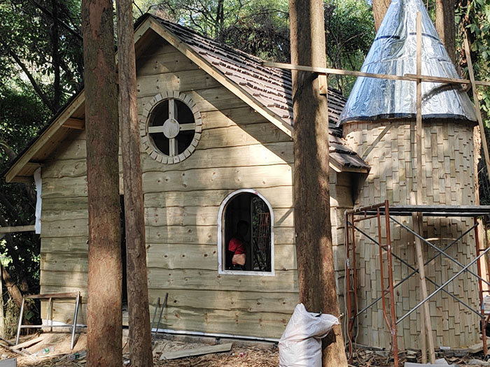 Construction of Small Wooden Houses Nears Completion at Dongguan Scenic Park