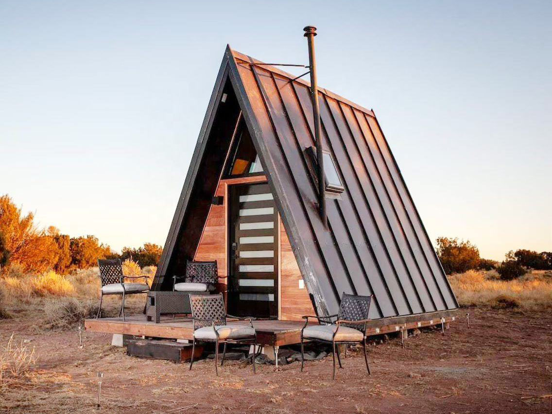 Quacent Luxury A-Frame Low-rise Villa Hot Selling Heat-Insulated Modular Home Prefab Tiny Triangle House Steel Container
