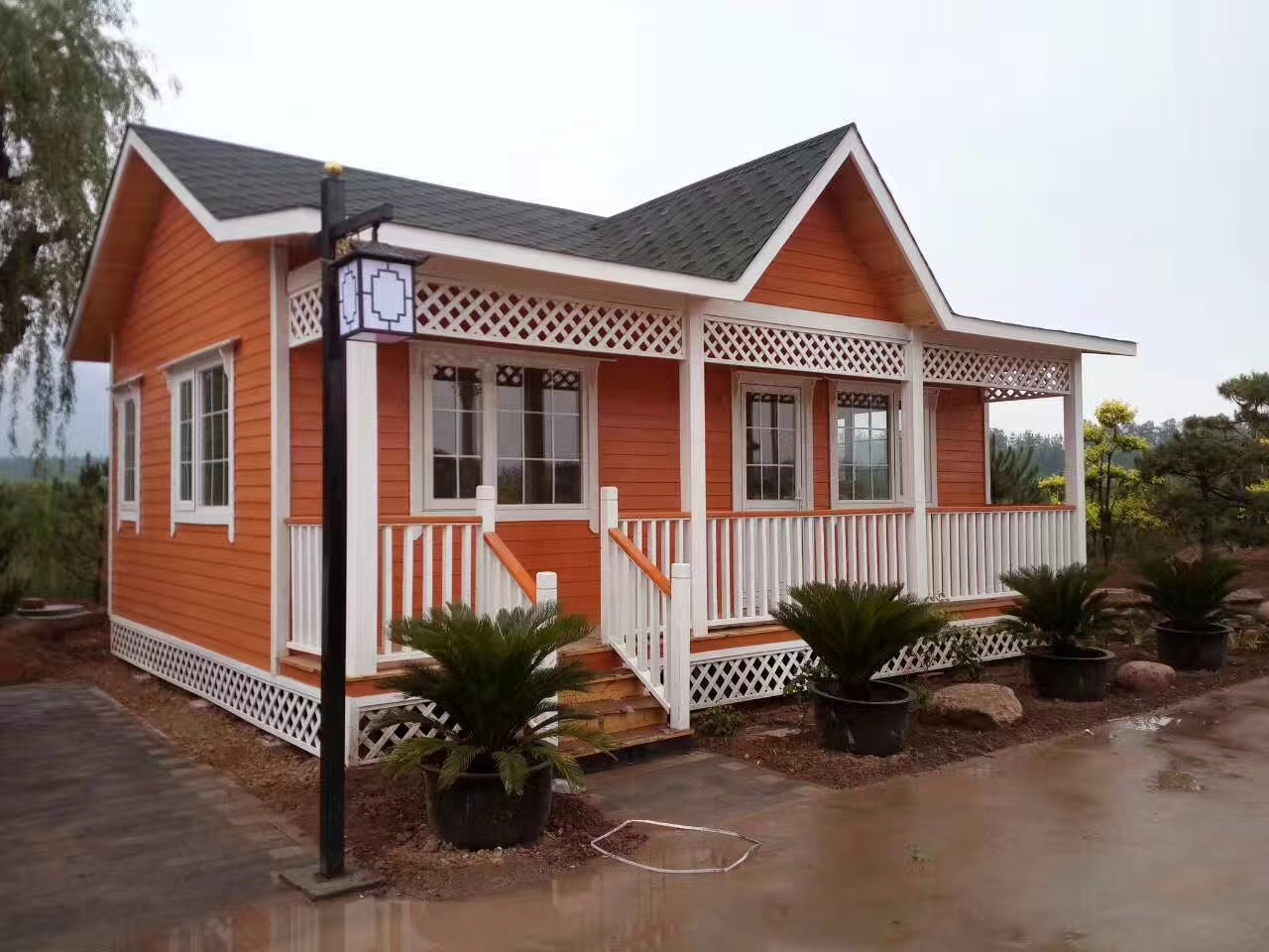 Charming Red Wooden House Becomes New Favorite in Shenzhen