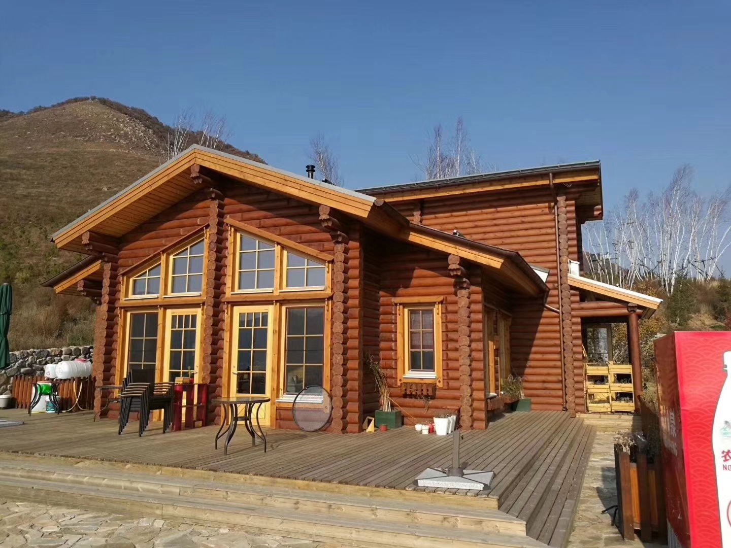 Scenic Wooden Houses Offer Unique Stay in Shenzhen